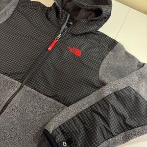 The North Face Youth XL Fleece Jacket  – Black/Grey Checkered Pattern Polartec